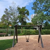 Bild vom Spielplatz anzeigen.