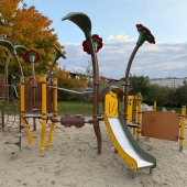 Bild vom Spielplatz anzeigen.