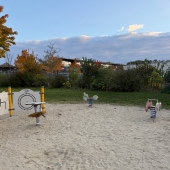 Bild vom Spielplatz anzeigen.