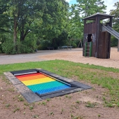 Bild vom Spielplatz anzeigen.