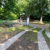 Bild vom Spielplatz anzeigen.