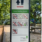 Bild vom Spielplatz anzeigen.
