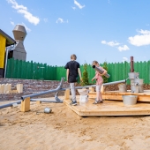 Bild vom Spielplatz anzeigen.