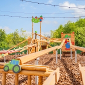 Bild vom Spielplatz anzeigen.