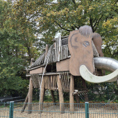 Bild vom Spielplatz anzeigen.
