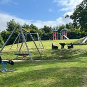 Bild vom Spielplatz anzeigen.