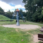 Bild vom Spielplatz anzeigen.
