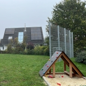 Bild vom Spielplatz anzeigen.