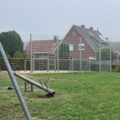 Bild vom Spielplatz anzeigen.