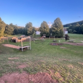 Bild vom Spielplatz anzeigen.