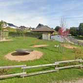 Bild vom Spielplatz anzeigen.