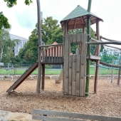 Bild vom Spielplatz anzeigen.