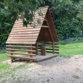 Bild vom Spielplatz anzeigen.