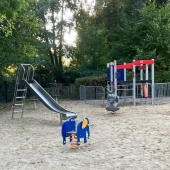 Bild vom Spielplatz anzeigen.