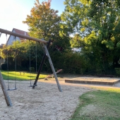 Bild vom Spielplatz anzeigen.