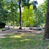 Bild vom Spielplatz anzeigen.