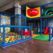 Bild vom Spielplatz anzeigen.