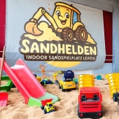 Bild vom Spielplatz anzeigen.