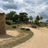 Bild vom Spielplatz anzeigen.