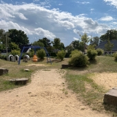 Bild vom Spielplatz anzeigen.