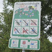 Bild vom Spielplatz anzeigen.
