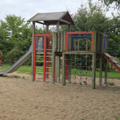 Bild vom Spielplatz anzeigen.