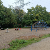 Bild vom Spielplatz anzeigen.