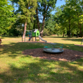 Bild vom Spielplatz anzeigen.