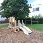 Bild vom Spielplatz anzeigen.
