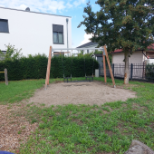 Bild vom Spielplatz anzeigen.