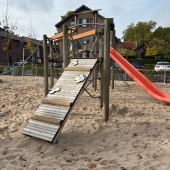 Bild vom Spielplatz anzeigen.