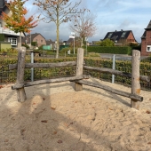 Bild vom Spielplatz anzeigen.