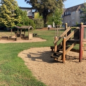 Bild vom Spielplatz anzeigen.