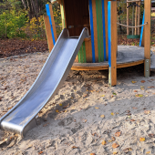 Bild vom Spielplatz anzeigen.