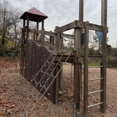 Bild vom Spielplatz anzeigen.