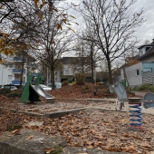 Bild vom Spielplatz anzeigen.