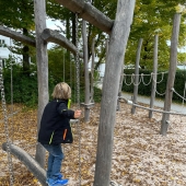 Bild vom Spielplatz anzeigen.