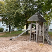 Bild vom Spielplatz anzeigen.