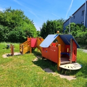Bild vom Spielplatz anzeigen.
