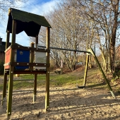 Bild vom Spielplatz anzeigen.