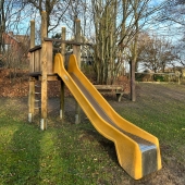 Bild vom Spielplatz anzeigen.