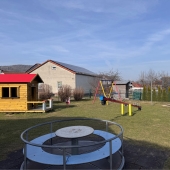 Bild vom Spielplatz anzeigen.