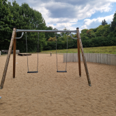 Bild vom Spielplatz anzeigen.
