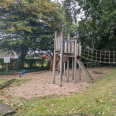 Bild vom Spielplatz anzeigen.