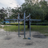 Bild vom Spielplatz anzeigen.