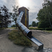 Bild vom Spielplatz anzeigen.