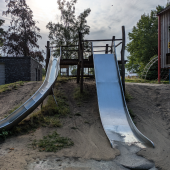 Bild vom Spielplatz anzeigen.