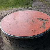 Bild vom Spielplatz anzeigen.
