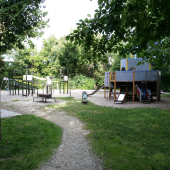 Bild vom Spielplatz anzeigen.