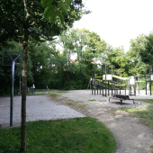 Bild vom Spielplatz anzeigen.